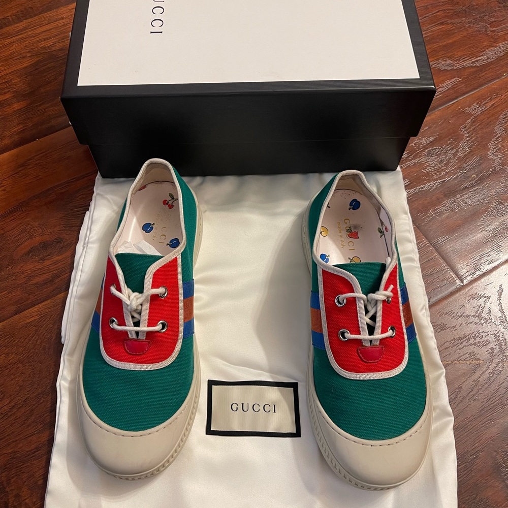Boys Gucci sneakers